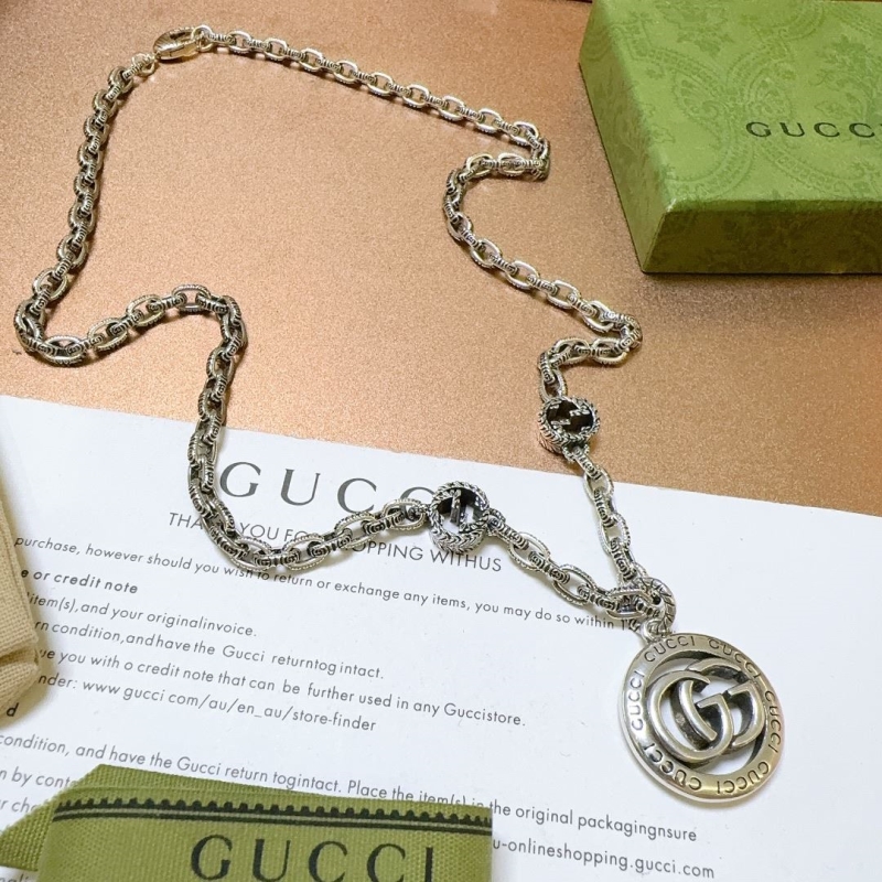 G*u*i necklaces